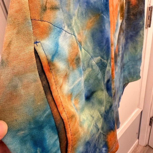 Womens Logo Lounge Tie Die Shirt.  Very Cozy with cute side pockets.  Never worn - Picture 3 of 13